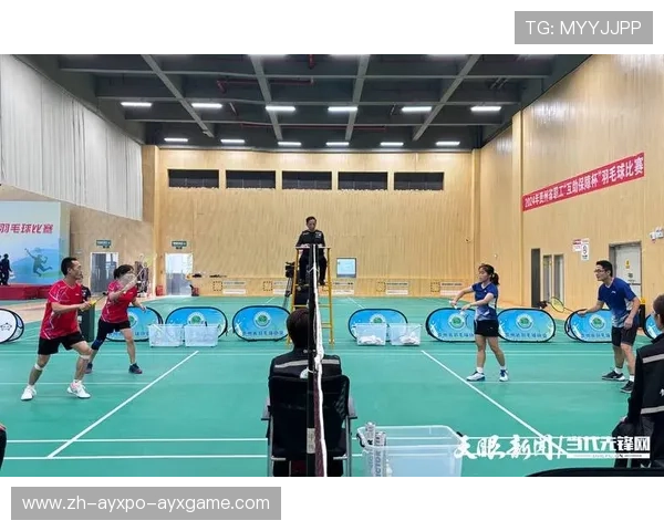 羽毛球移动抽球